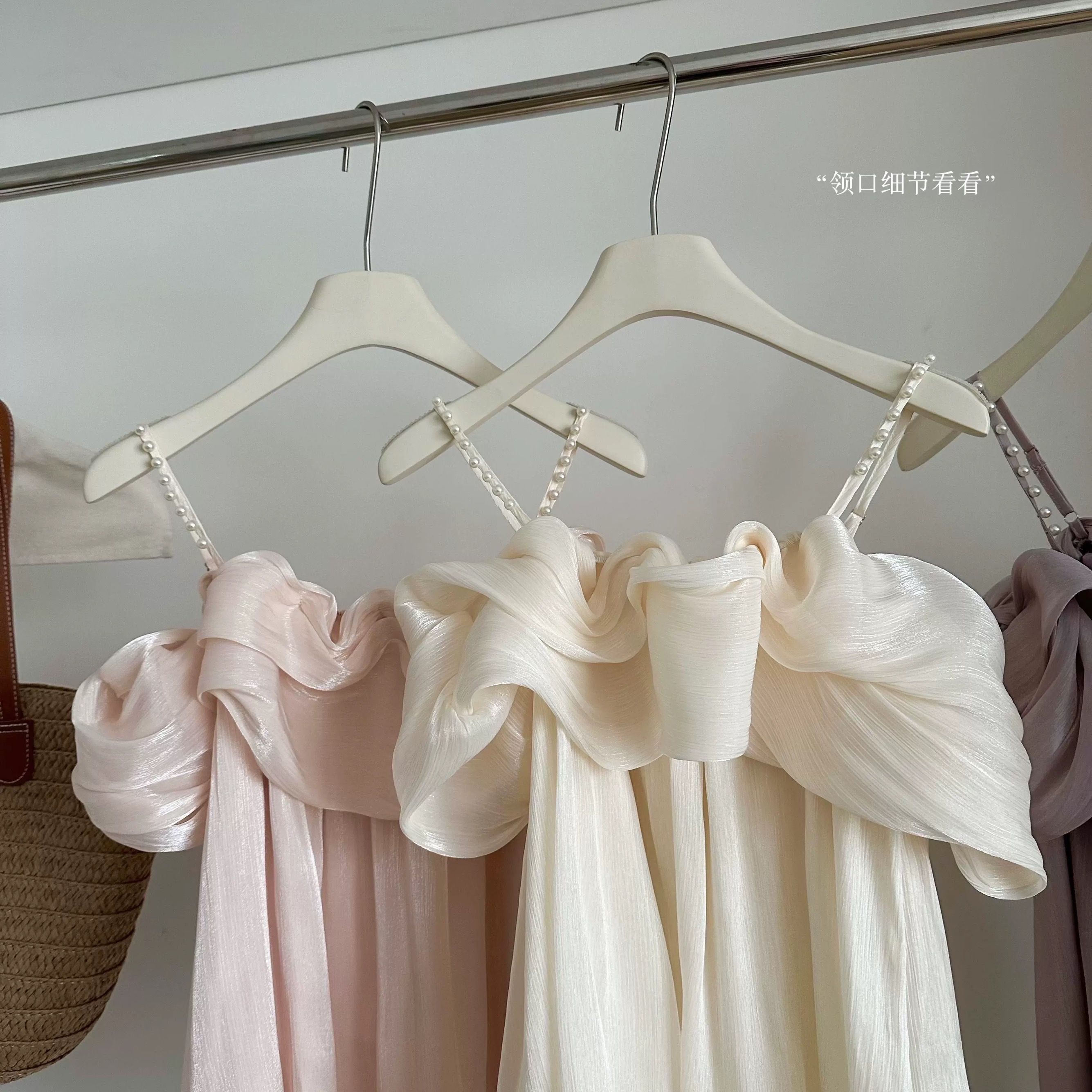 Queen behaviour top CTO977 images